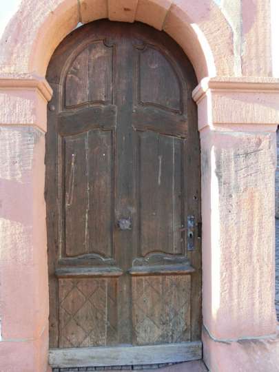 Restaurierung einer Barocktür an einem historischen Winzeranwesen