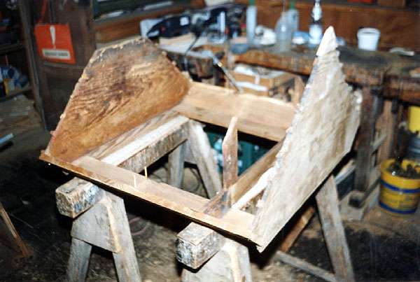 Restaurierung eines Louis-Seize-Eckschrankes aus der Pfalz