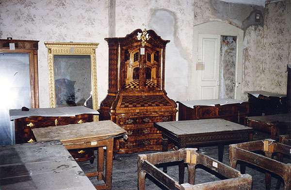 Restaurierung eines Barock-Aufsatzsekretärs (Schloss Schwetzingen)