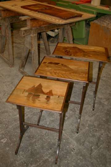Restaurierung eines Gallé-Tischsatzes und eines Tabletts
