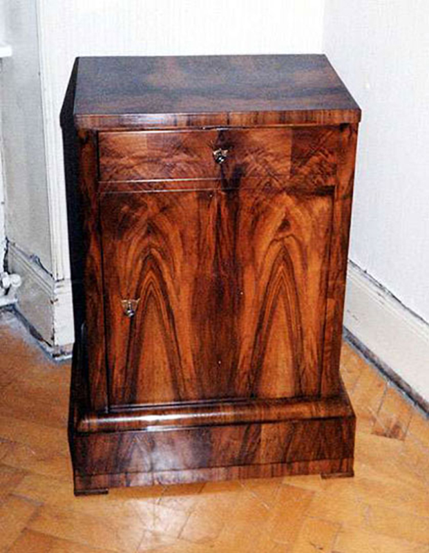 Restaurierung eines Pultmöbel um 1800
